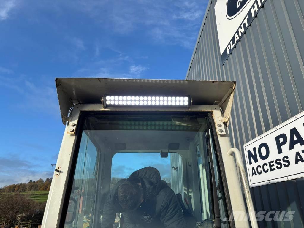 Takeuchi TB 228 Mini rýpadla < 7t