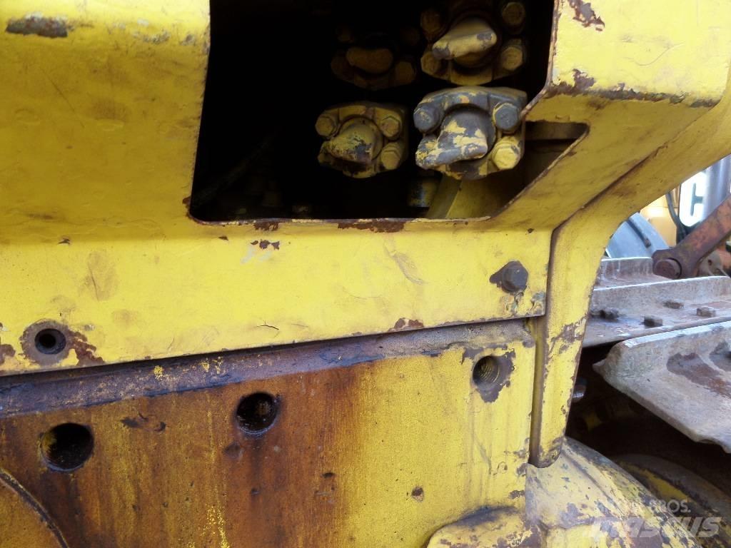 Komatsu D85P-21 Pásové dozery