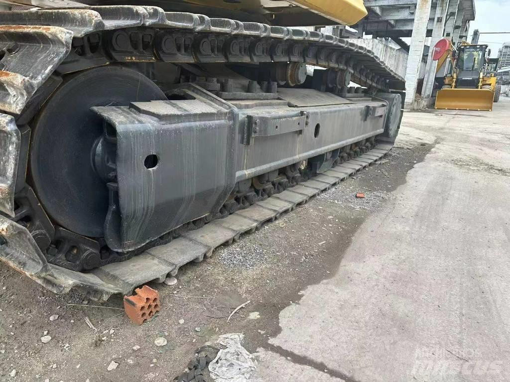Komatsu PC 450 Pásová rýpadla