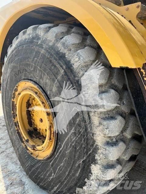 CAT 740B Kloubové dempry