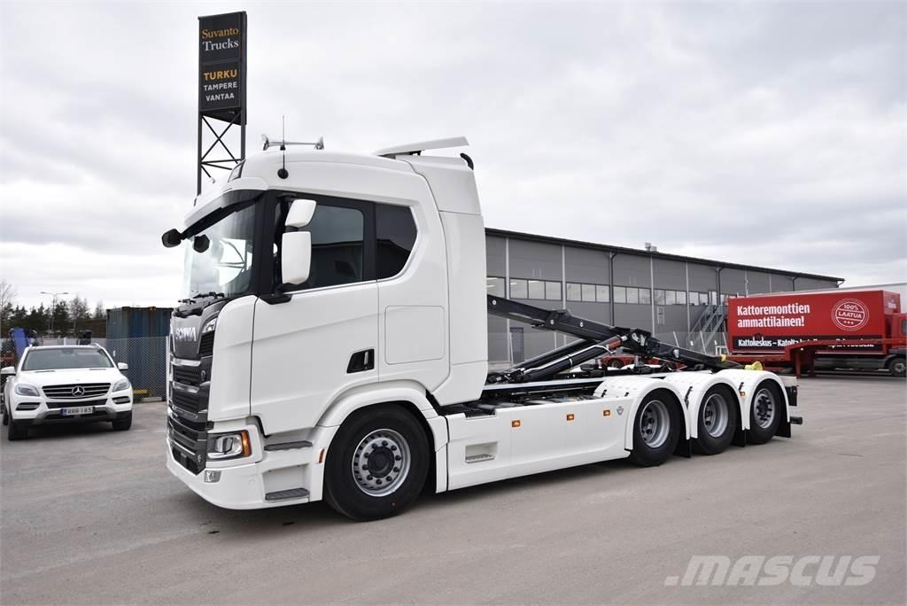 Scania R590 8X4 Hákový nosič kontejnerů