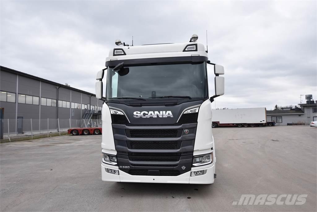 Scania R590 8X4 Hákový nosič kontejnerů