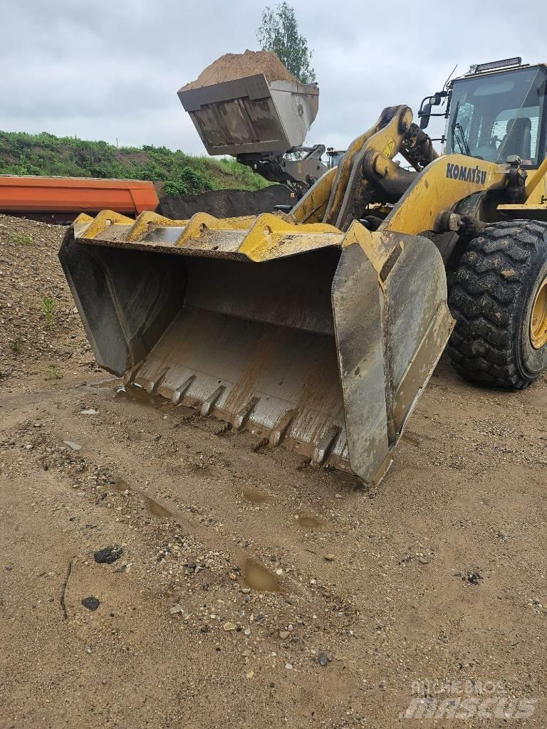 Komatsu WA 470 Kolové nakladače