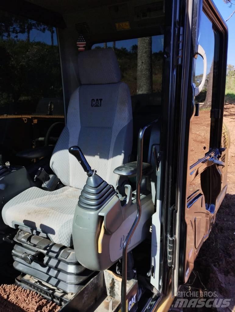 CAT 320D2 Pásová rýpadla