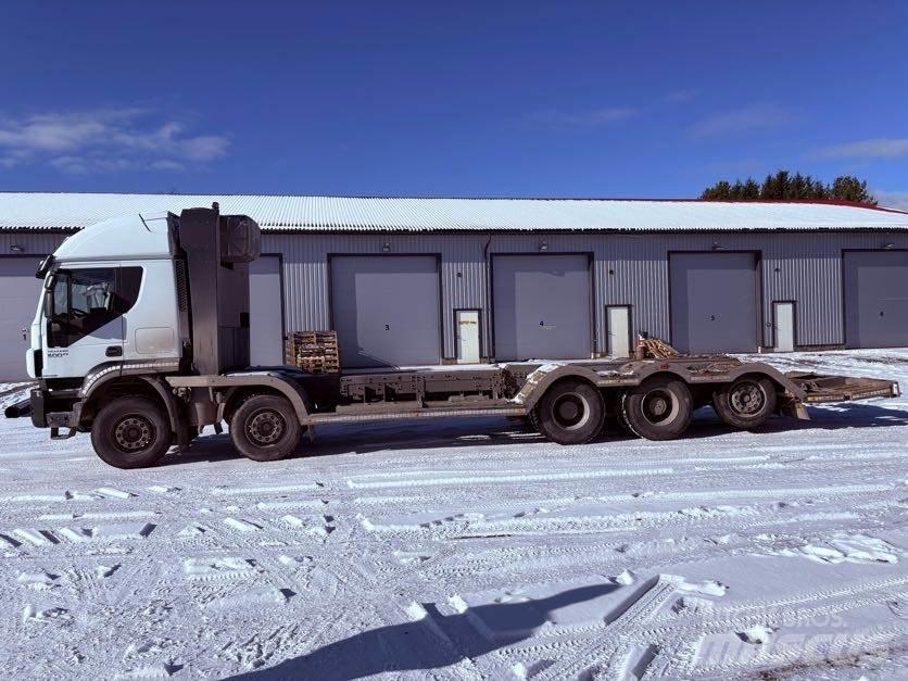 Iveco Trakker Nákladní automobily pro přepravu lesních strojů