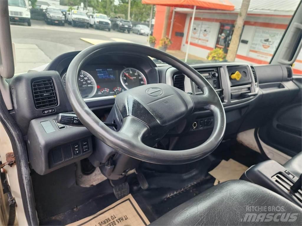 Hino 338 Skříňová nástavba