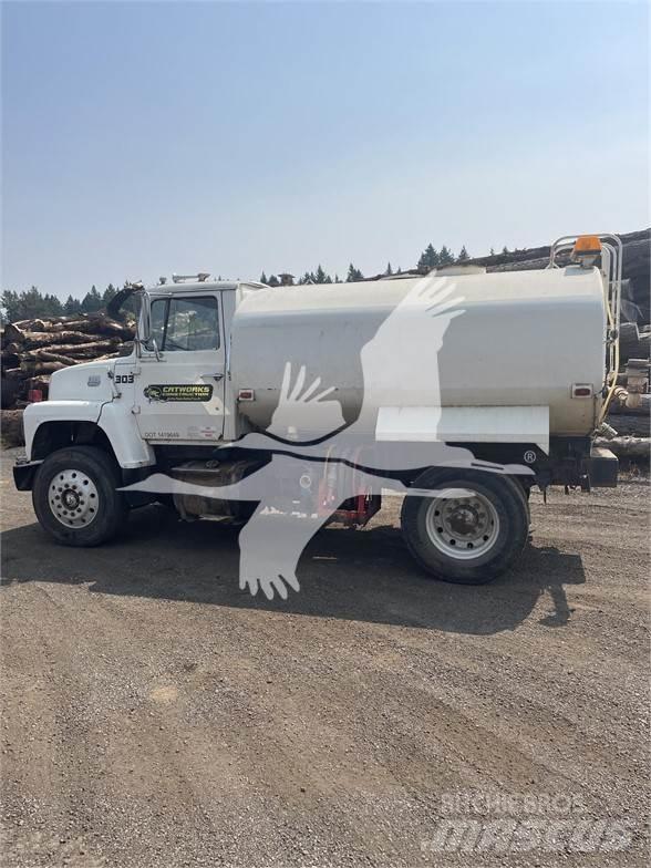 Ford 8000 Cisterny na vodu