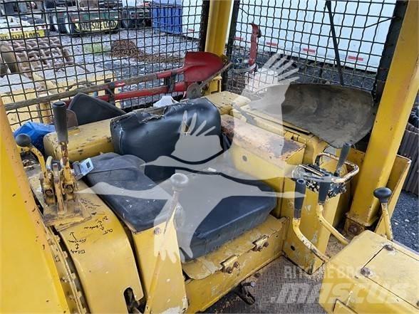 Komatsu D65E-6 Pásové dozery
