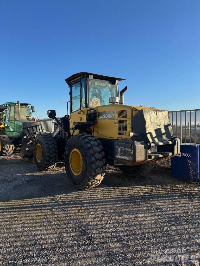 Komatsu WA 200 PZ-6 Kolové nakladače