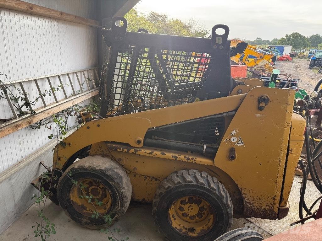 CAT 216 B 3 Smykem řízené nakladače