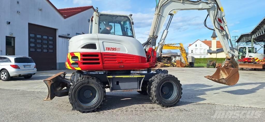 Takeuchi TB 295W Kolová rýpadla
