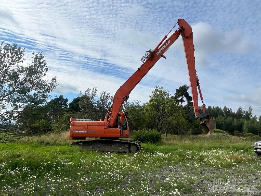 Doosan DX 225 LC Rýpadla s dlouhým dosahem