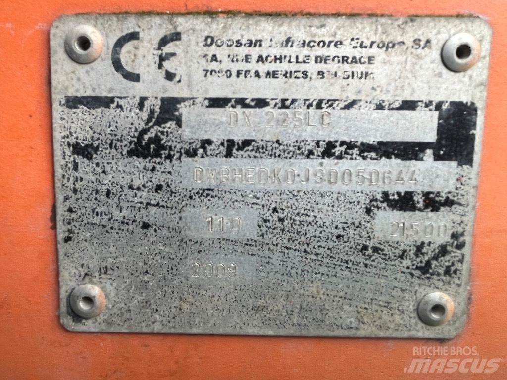 Doosan DX 225 LC Rýpadla s dlouhým dosahem