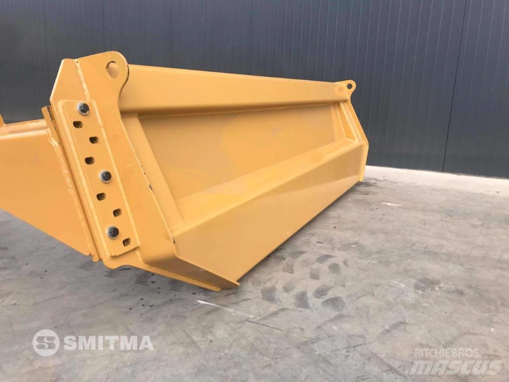 CAT 730C2 Zadní dveře