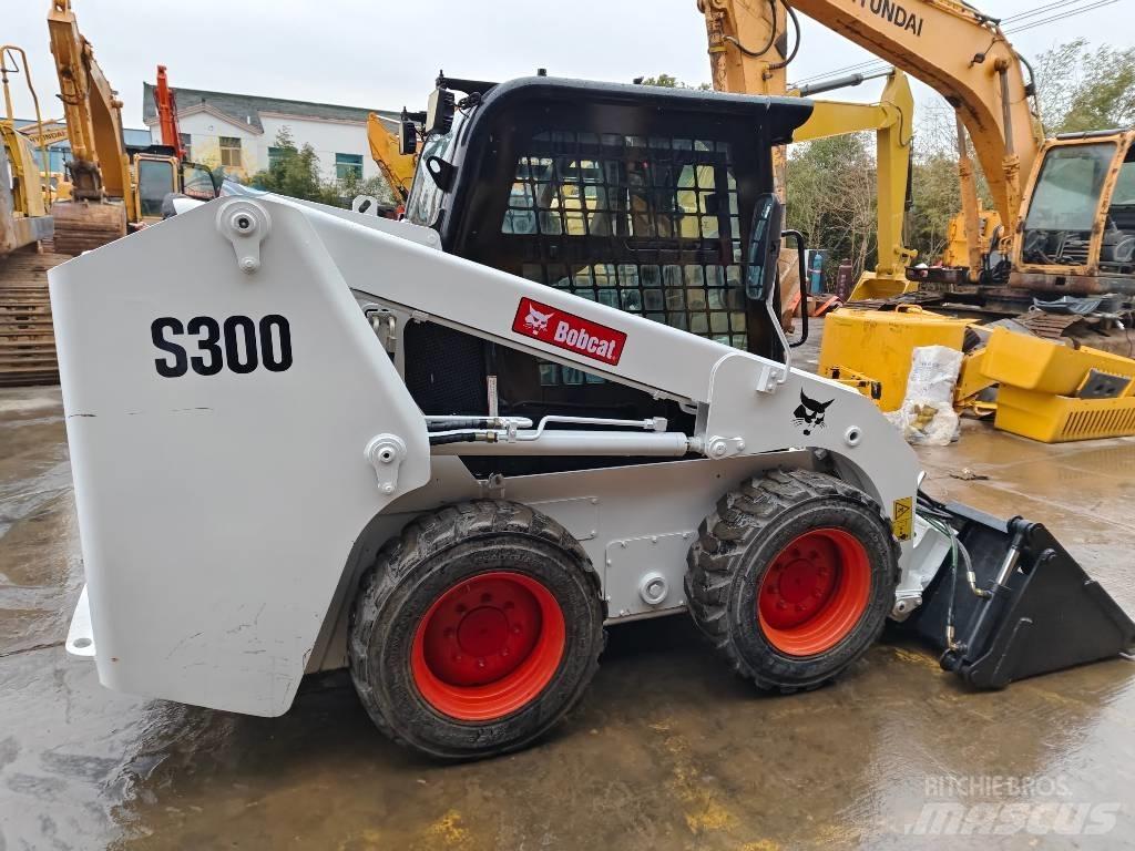 Bobcat S 300 Smykem řízené nakladače