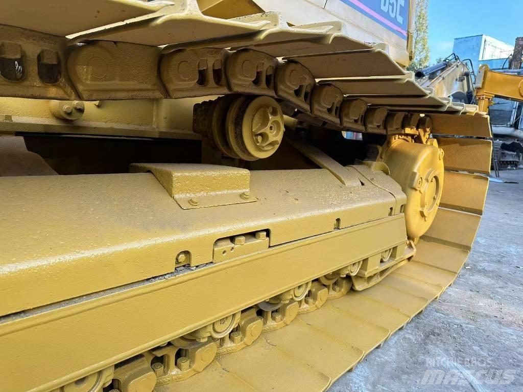 CAT D 5 C Pásové dozery