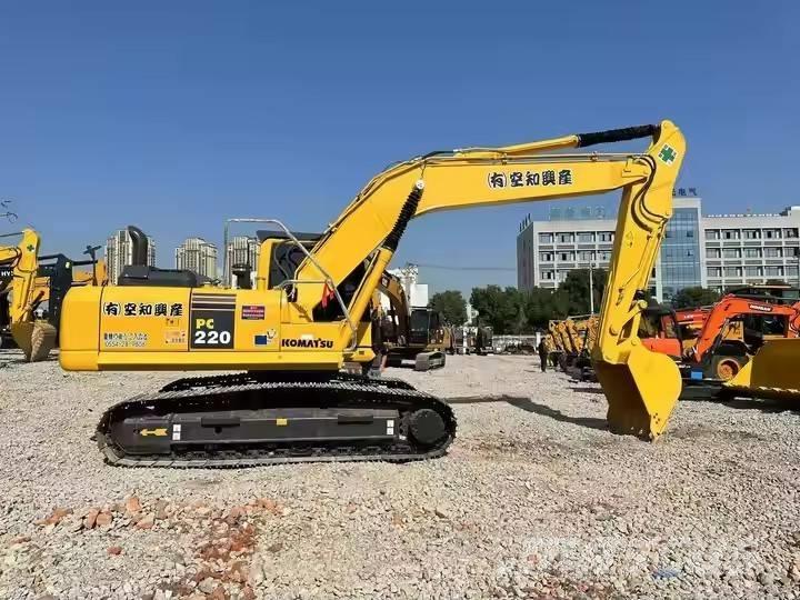Komatsu PC 220 Pásová rýpadla