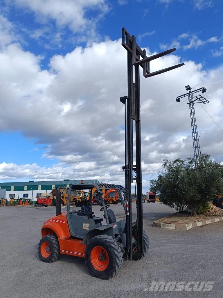 Ausa C 300 H Terénní vysokozdvižné vozíky