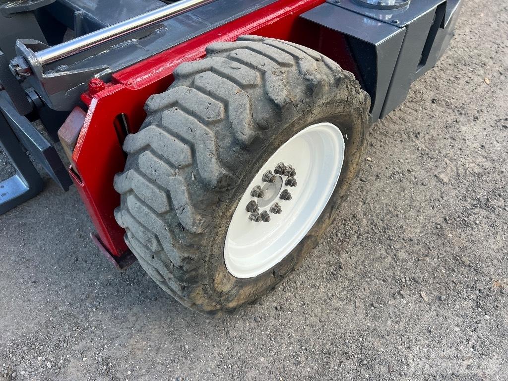 Moffett M4000 Terénní vysokozdvižné vozíky