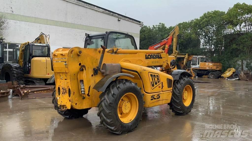 JCB 535 Teleskopické manipulátory