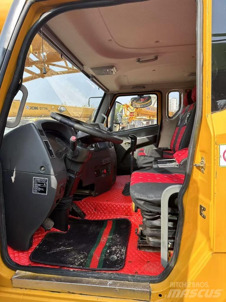 XCMG XCT25 Univerzální terénní jeřáby