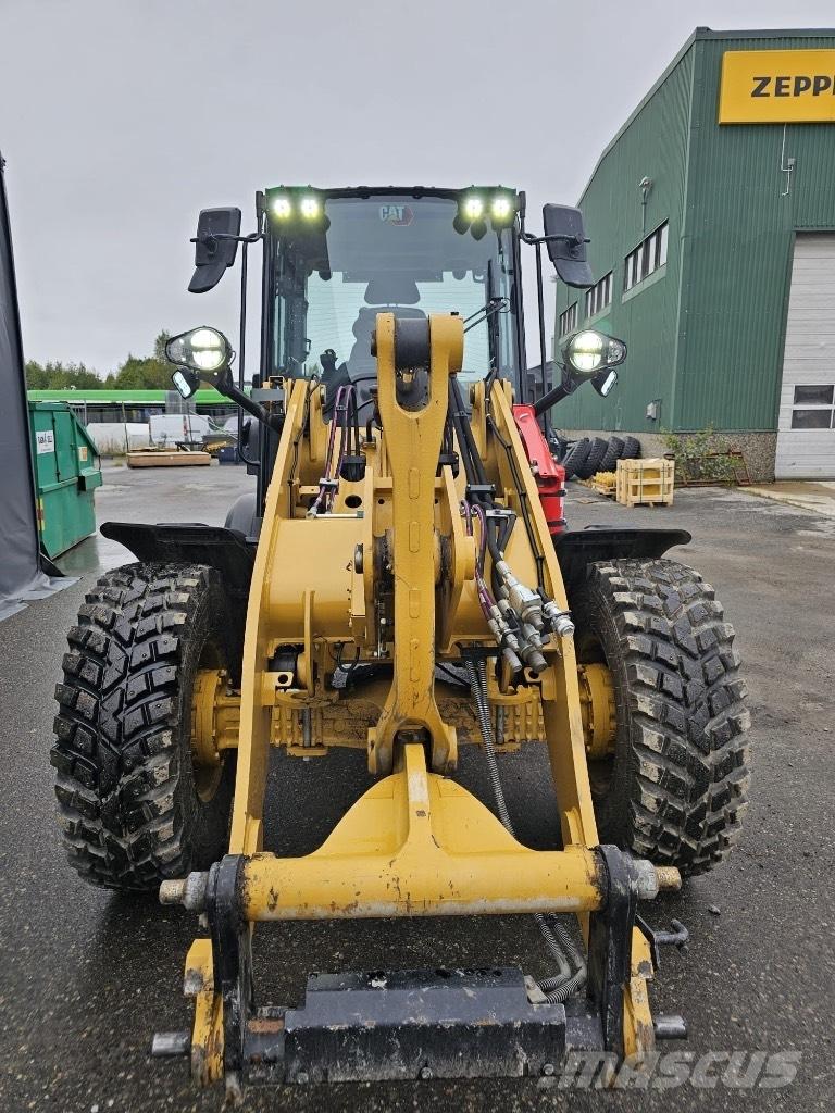 CAT 908 HF Kolové nakladače