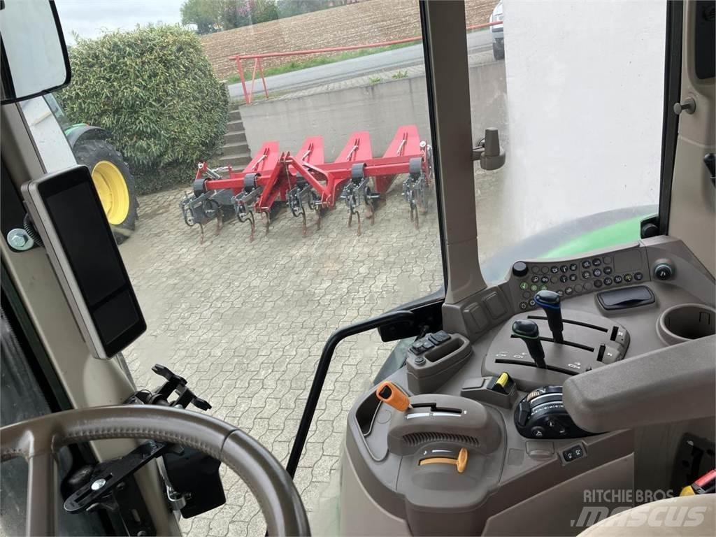 John Deere 6120M Traktory