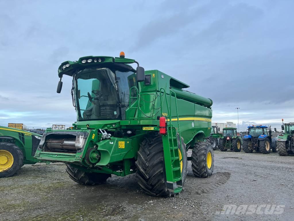John Deere S 670 Sklízecí mlátičky