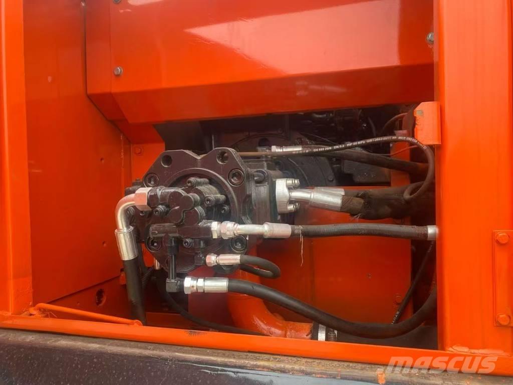 Doosan DX 225 LC Pásová rýpadla