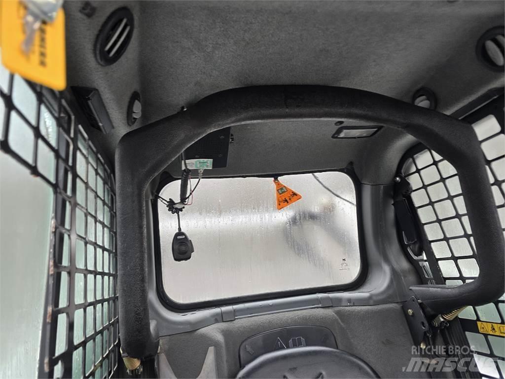 Bobcat S590 Smykem řízené nakladače