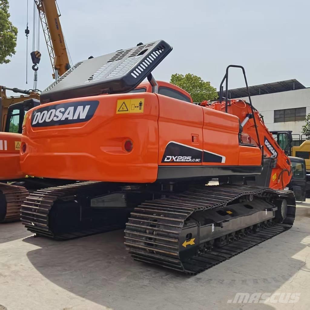 Doosan DX 225 Pásová rýpadla