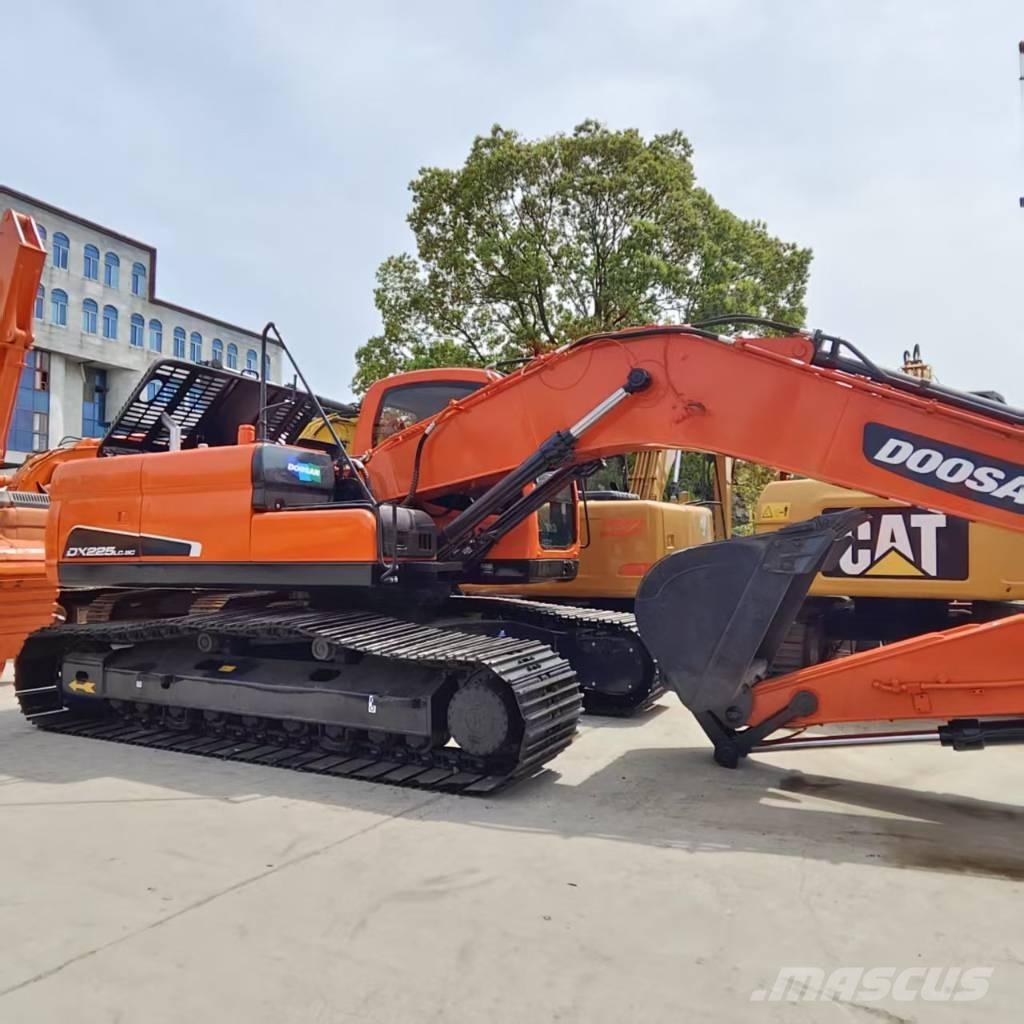 Doosan DX 225 Pásová rýpadla