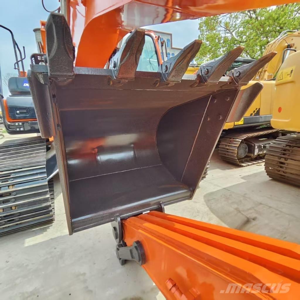 Doosan DX 225 Pásová rýpadla