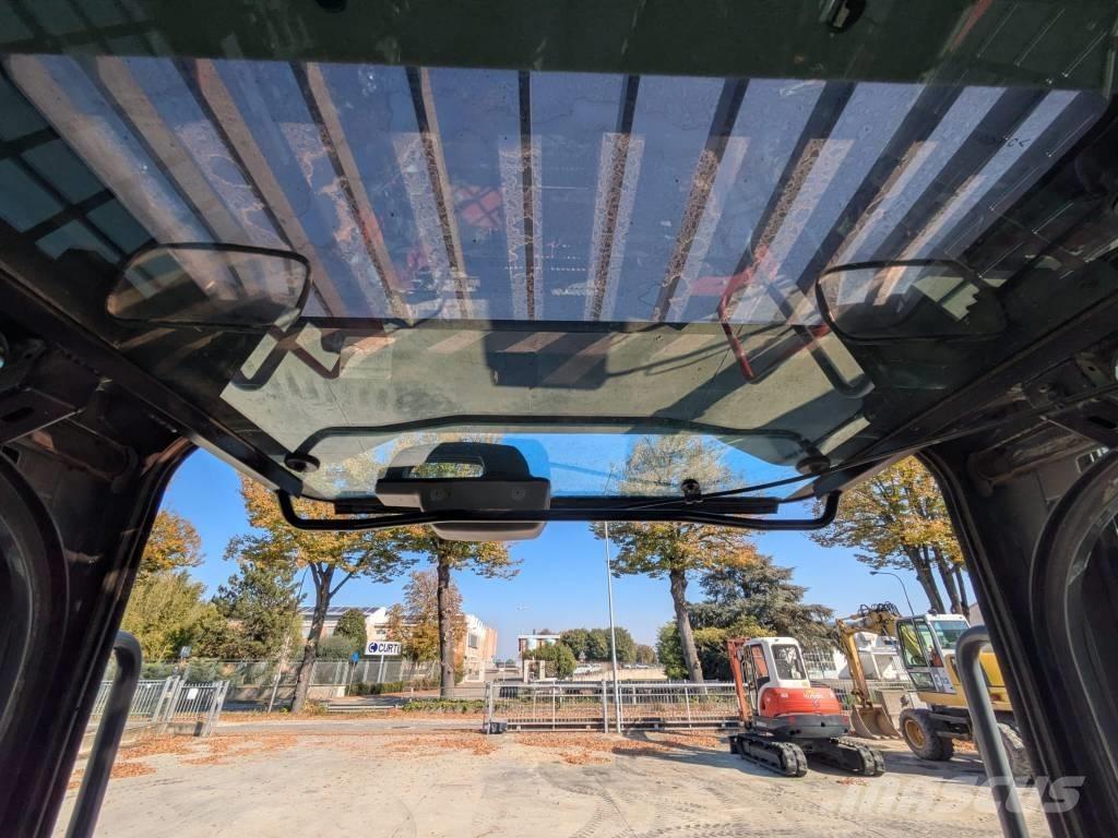 Takeuchi TL10v2 Smykem řízené nakladače