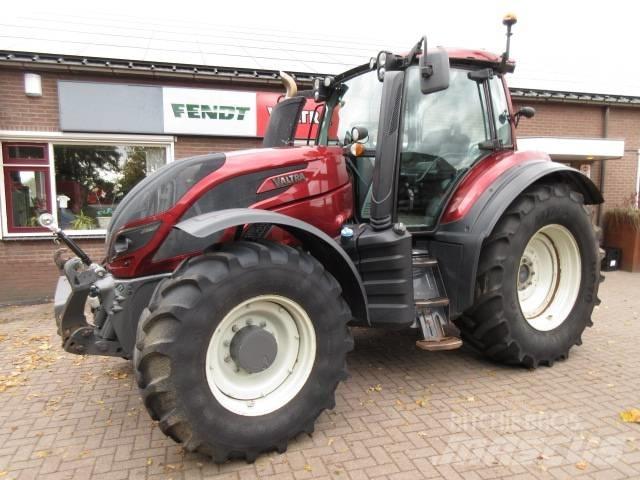 Valtra T154 VERSU Traktory
