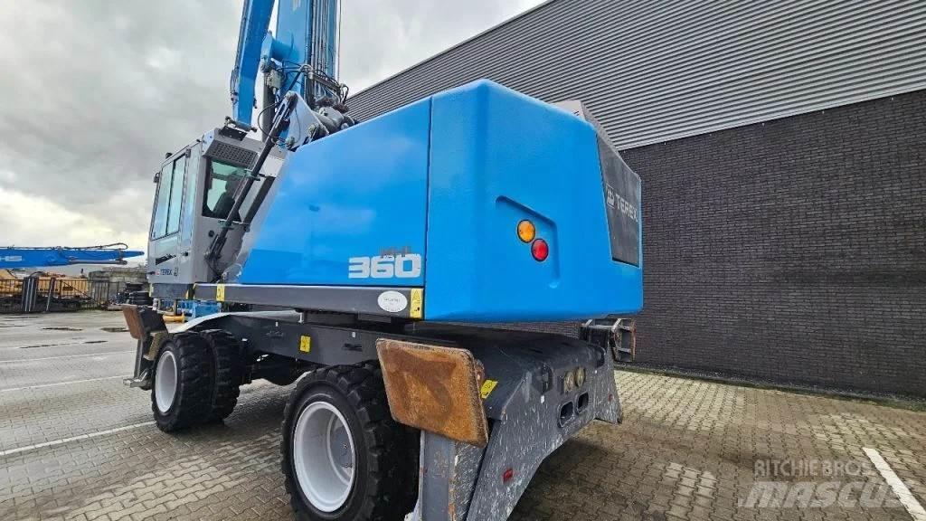 Fuchs MHL360 Stroje pro manipulaci s odpadem
