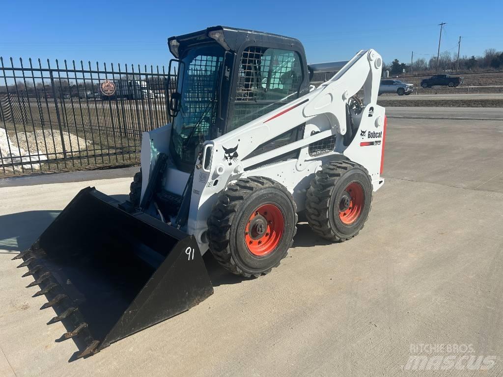 Bobcat S740 Smykem řízené nakladače