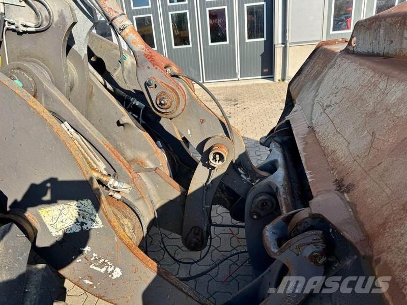 Volvo L90F Kolové nakladače
