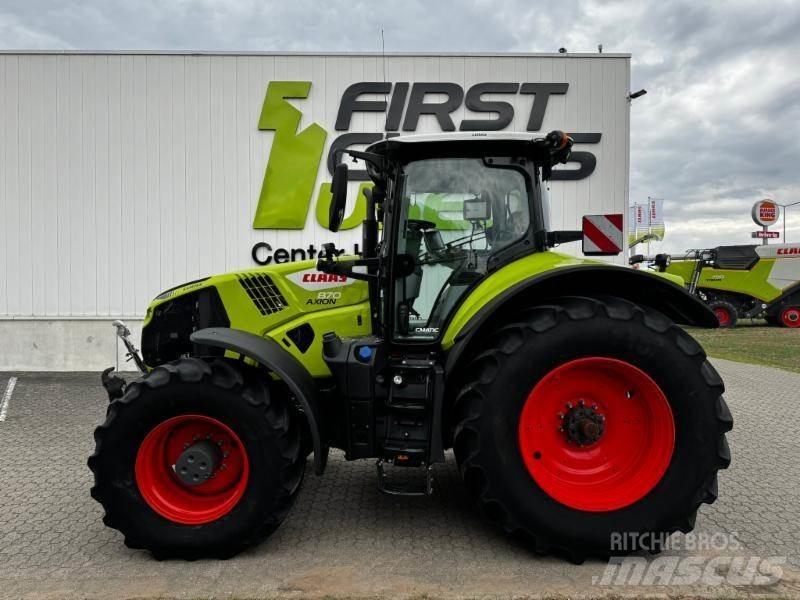 CLAAS AXION 870 Traktory