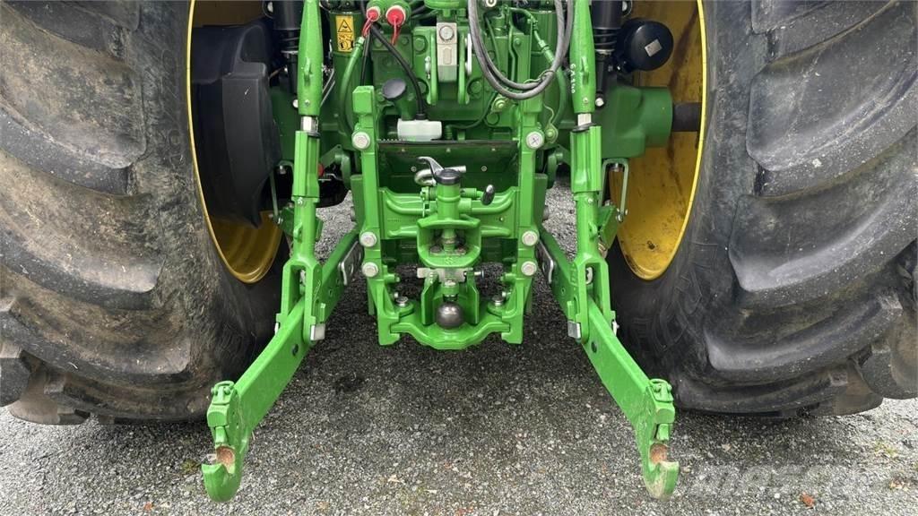 John Deere 6M240 Traktory