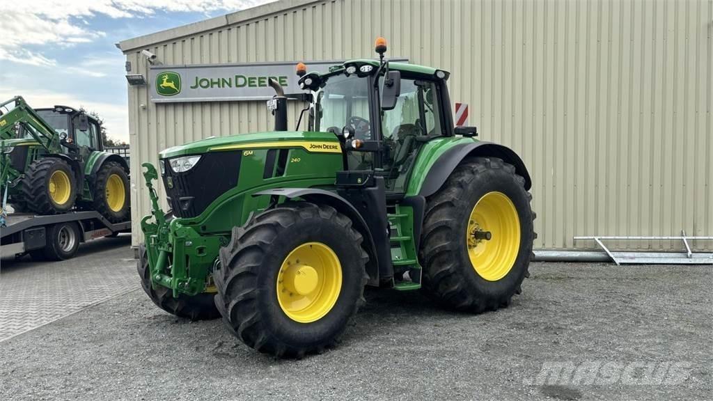 John Deere 6M240 Traktory