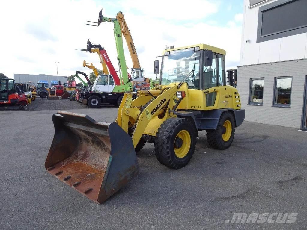 Komatsu WA65-3 Kolové nakladače