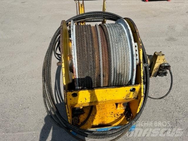 Bauer used winch Příslušenství a náhradní díly k vrtným zařízením