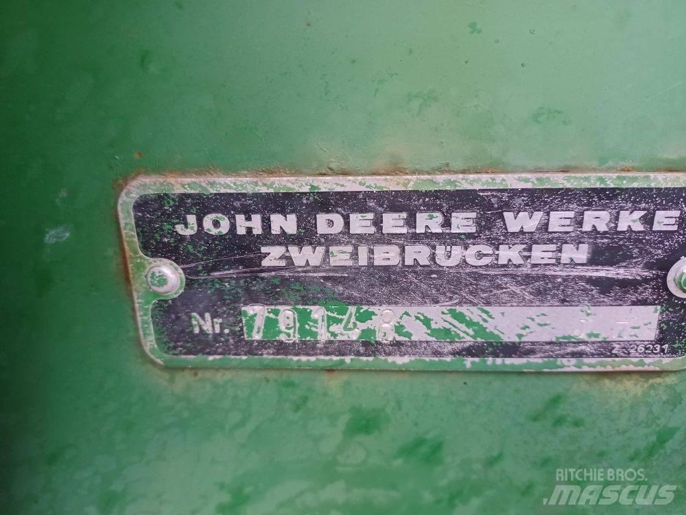 John Deere 1000 Kultivátory