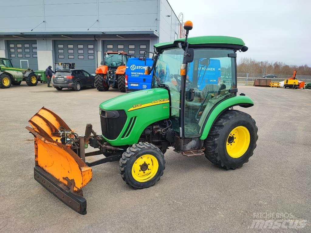 John Deere 3720 Kompaktní traktory