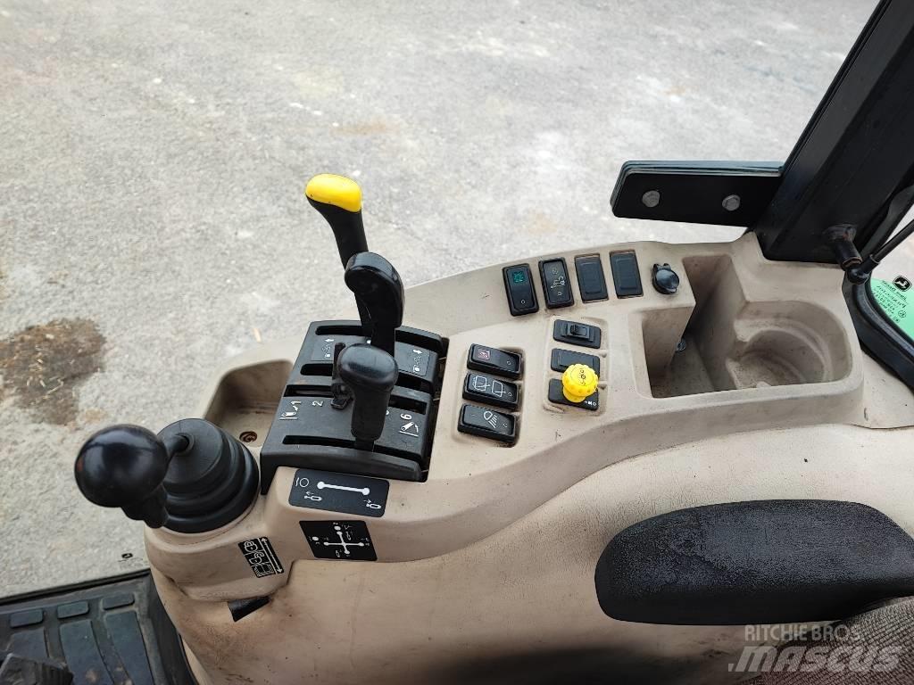 John Deere 3720 Kompaktní traktory