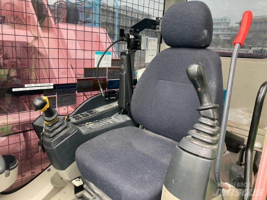 Kobelco SK2200D Univerzální terénní jeřáby