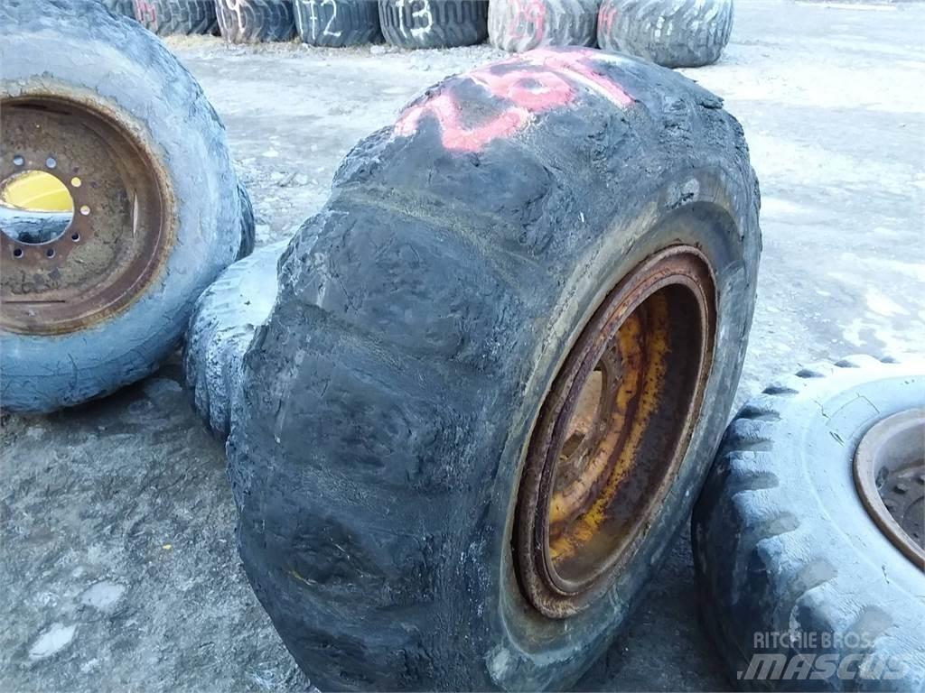 LS 17,5x25 Pneumatiky, kola a ráfky