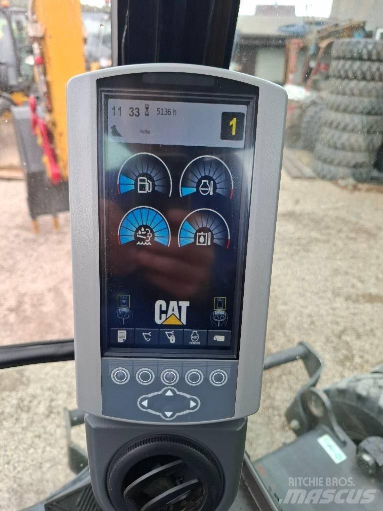 CAT 313 D Kolová rýpadla