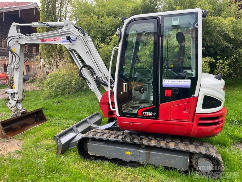 Takeuchi TB250-2 Mini rýpadla < 7t